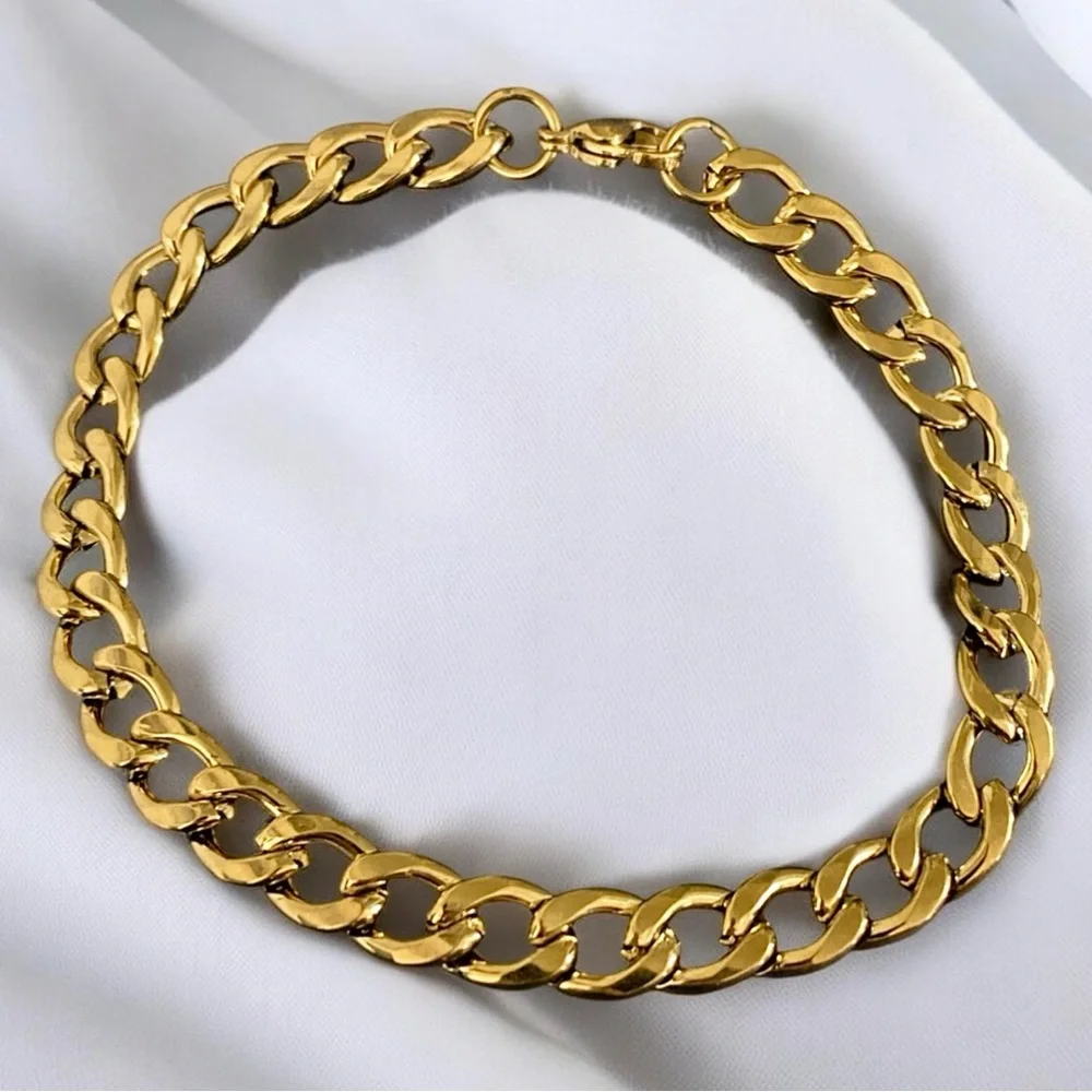 Cuban link 14k Gold plated 9 inch long, 8mm bracelet - Gold - FLASH SALE!